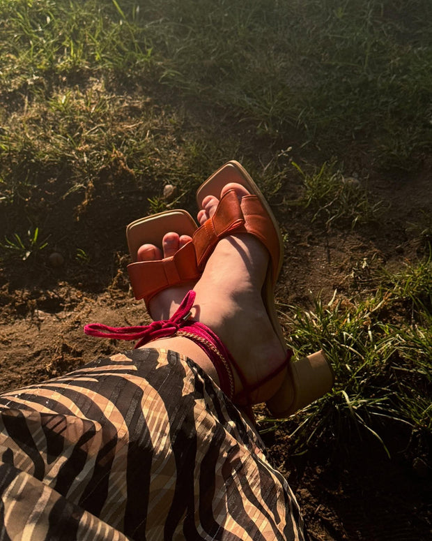 <h2>SAndal sale</h2><h2>up to 70% off.</h2>